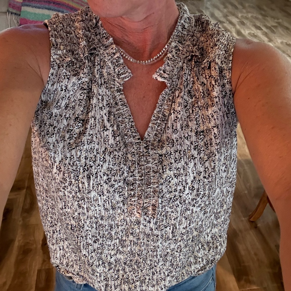 Women's Black and White Sleeveless Top